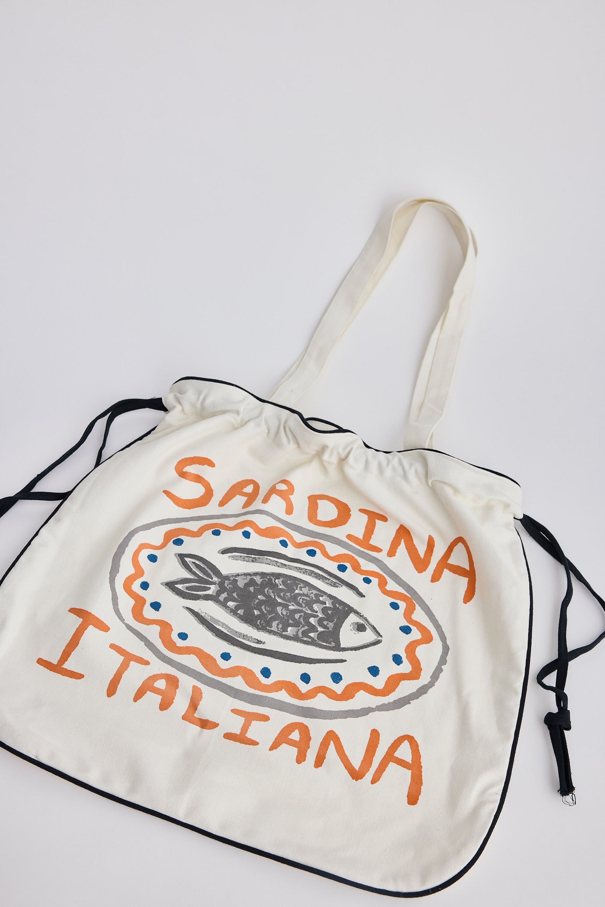 Drawstring bag with 'Sardina Italiana' design on a white background