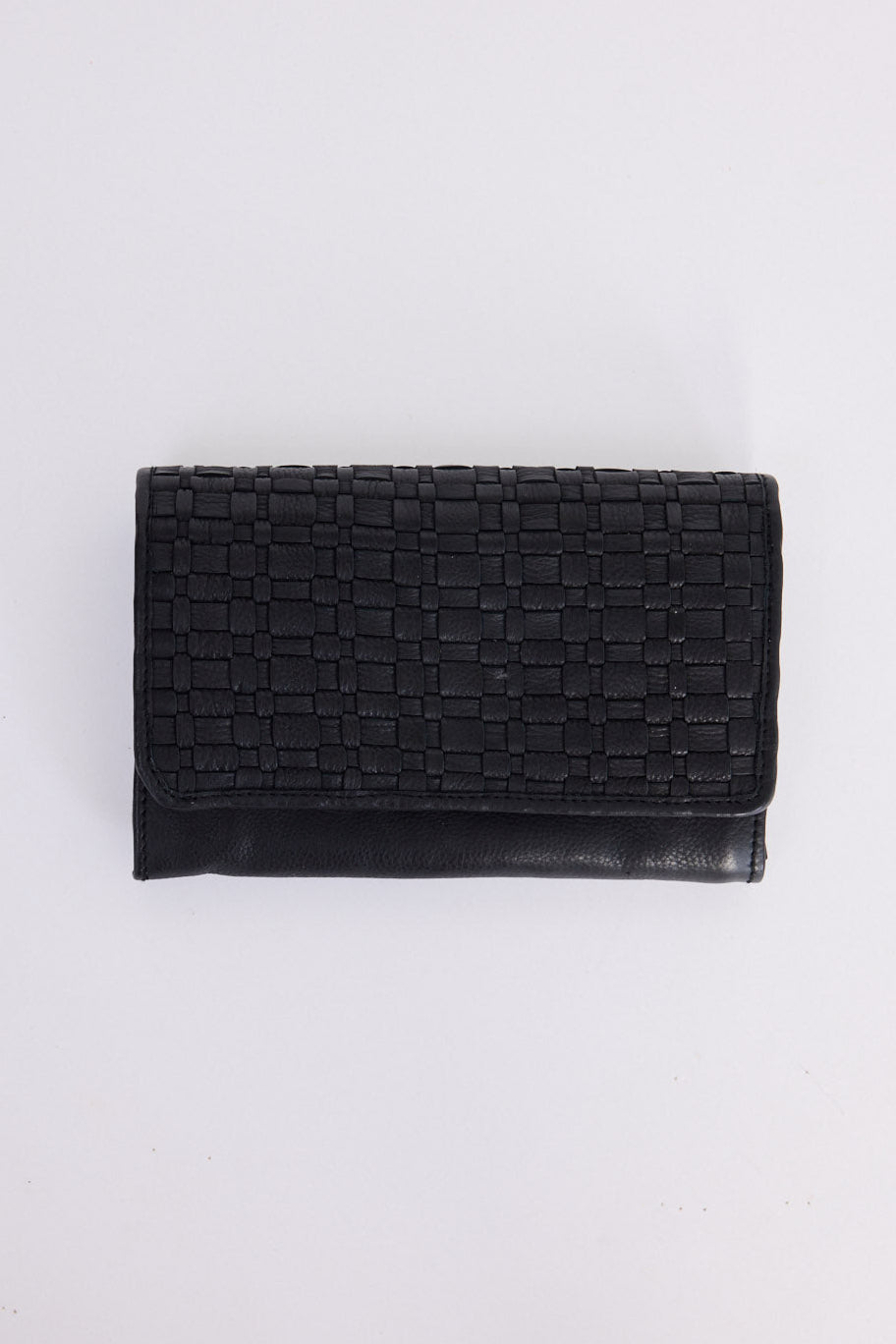 Sorrento Wallet - Black wallet in black with woven texture, front view on white background