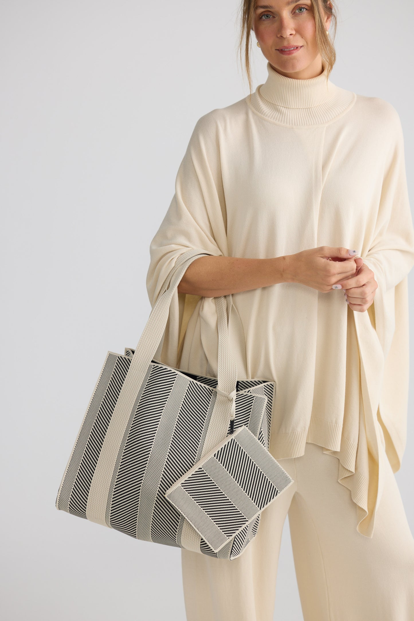 Bellagio Tote Bag - Black tote bag in black with geometric weave, detail view on white background