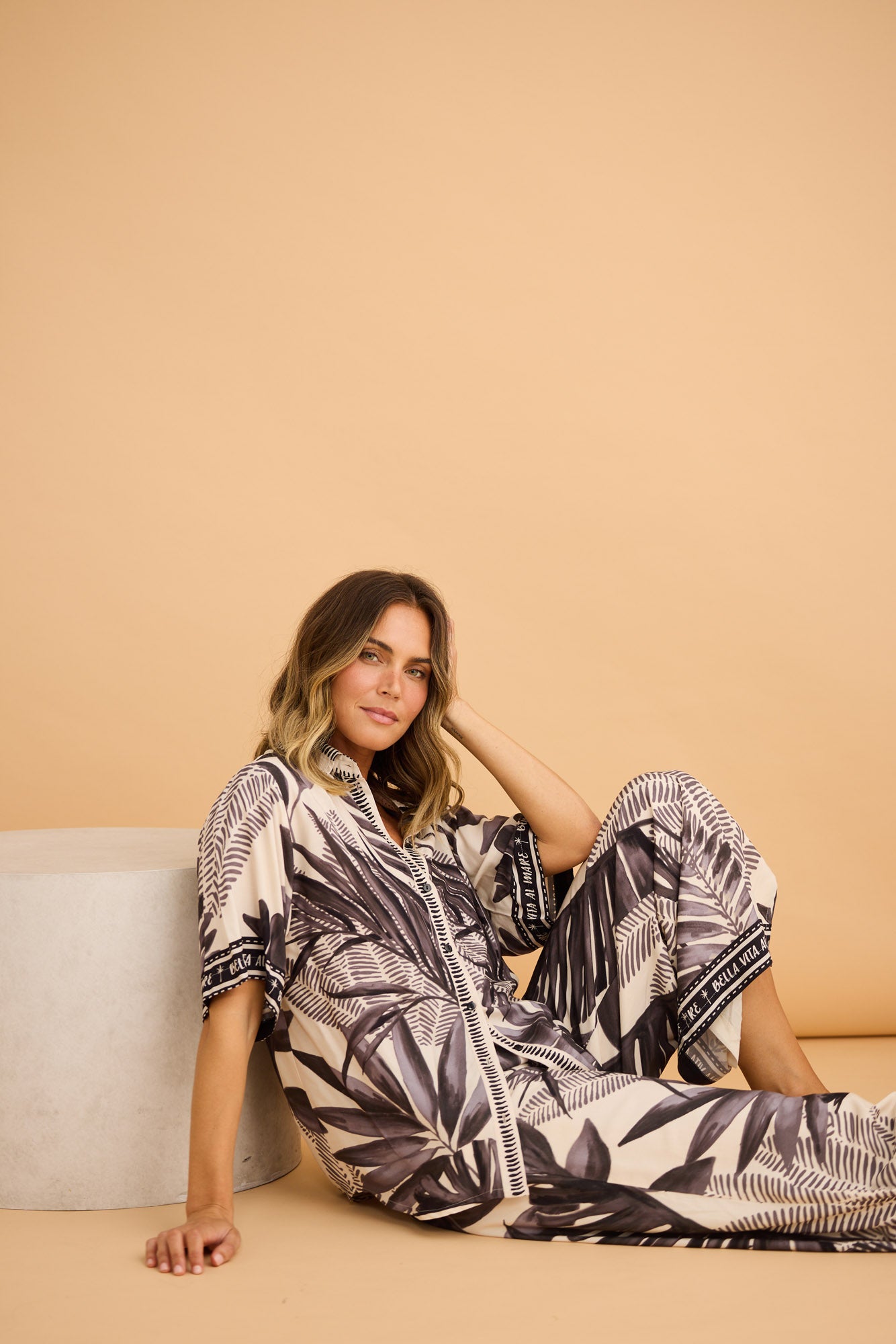 Playa Shirt in Sunset Palm — additional view.