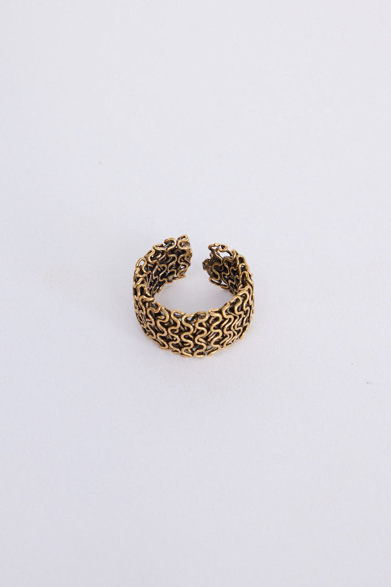 Romei Ring in gold with textured chain detailing, front view on white background