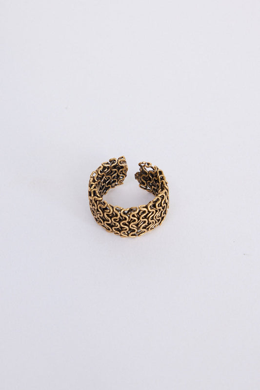 Romei Ring in gold with textured chain detailing, front view on white background